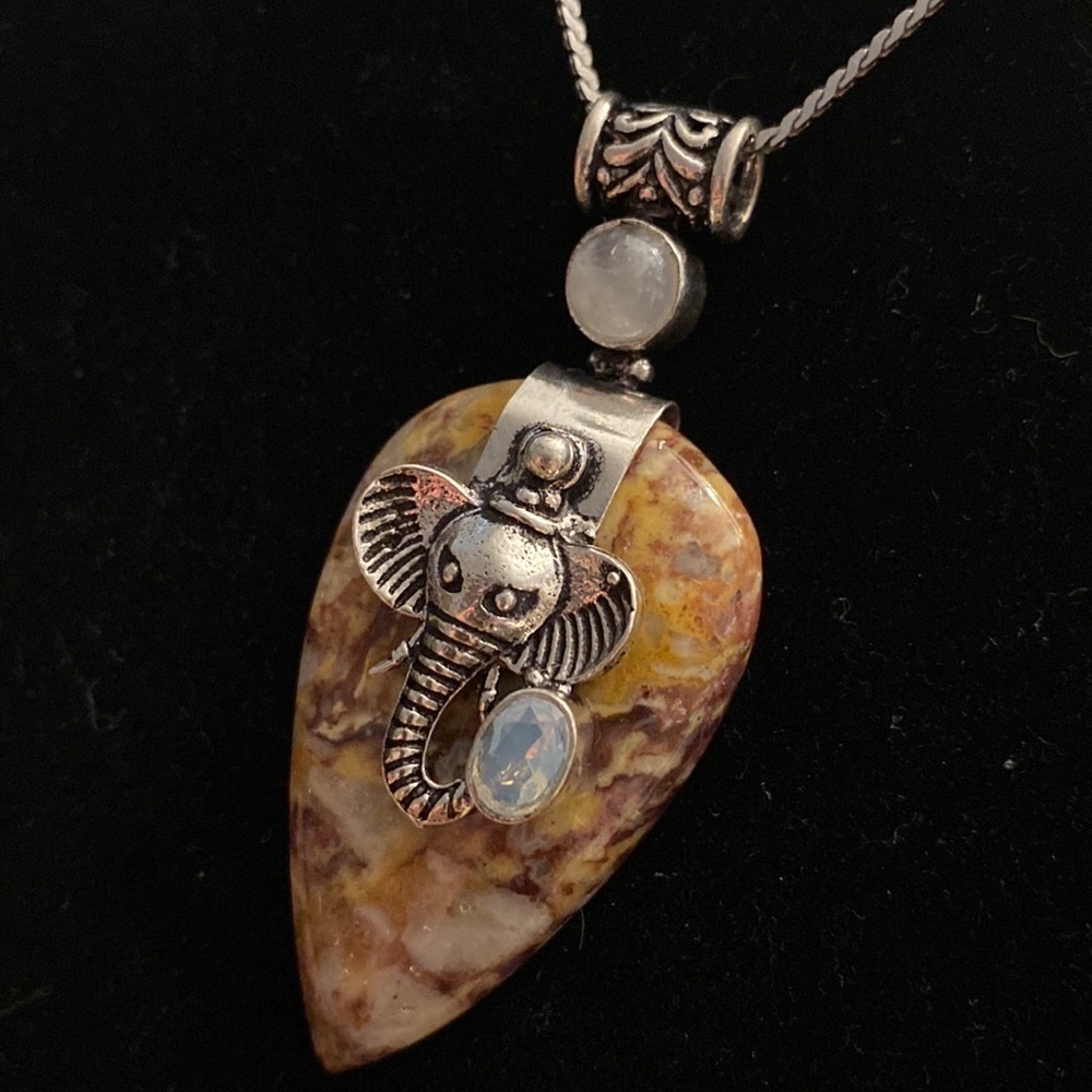 🐘🐘 New Elephant In Natural stones; Coconut jasper & opalite Pendent